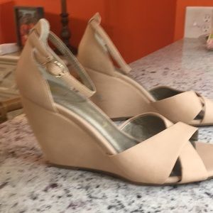 Born in California Ladies 7.5 Shoes